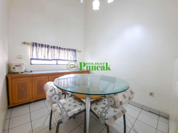 Villa eropa meja makan villa eropa 17