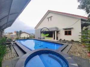 villa madre cisaura puncak