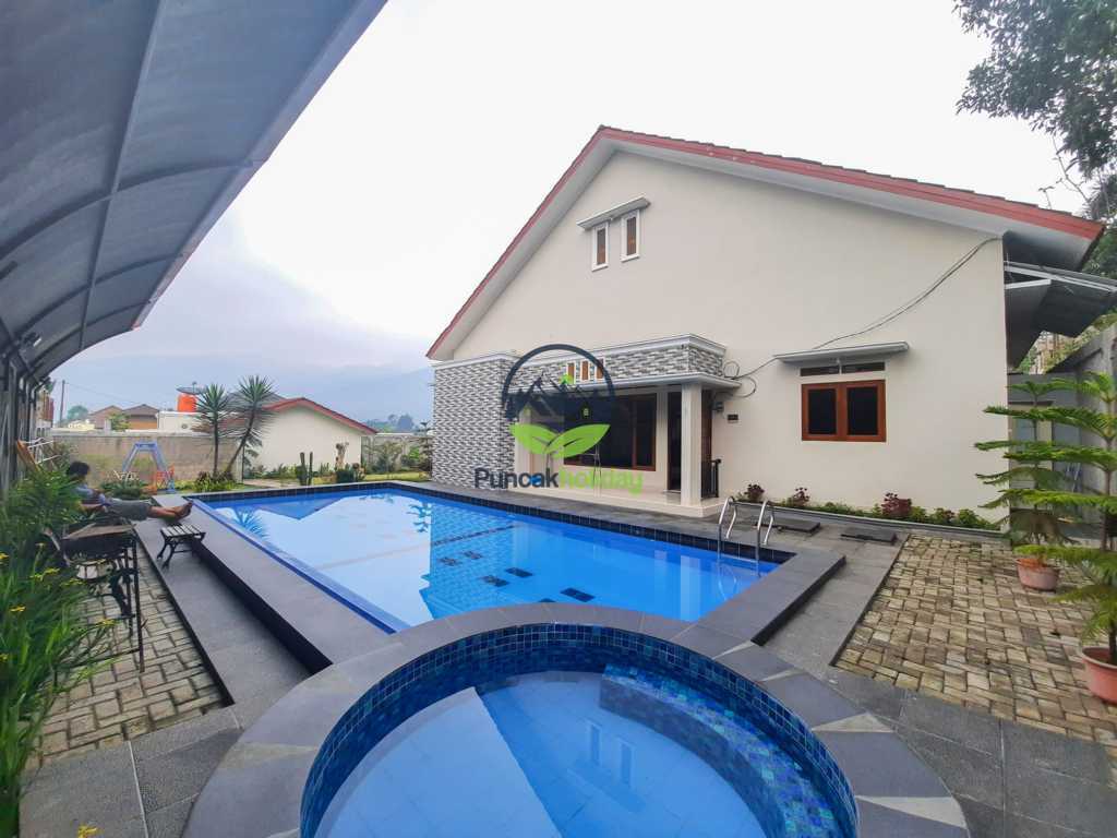 Villa Madre Cisarua 3 Kamar Halaman Luas Sewa Villa Puncak Holiday