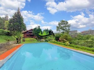 Villa Kayu Rasamala 4 kamar Cisarua