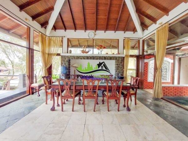 villa pendi bukit danau