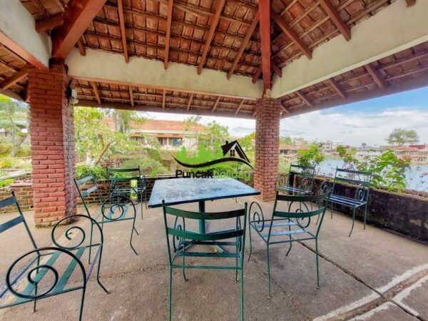 villa pendi bukit danau