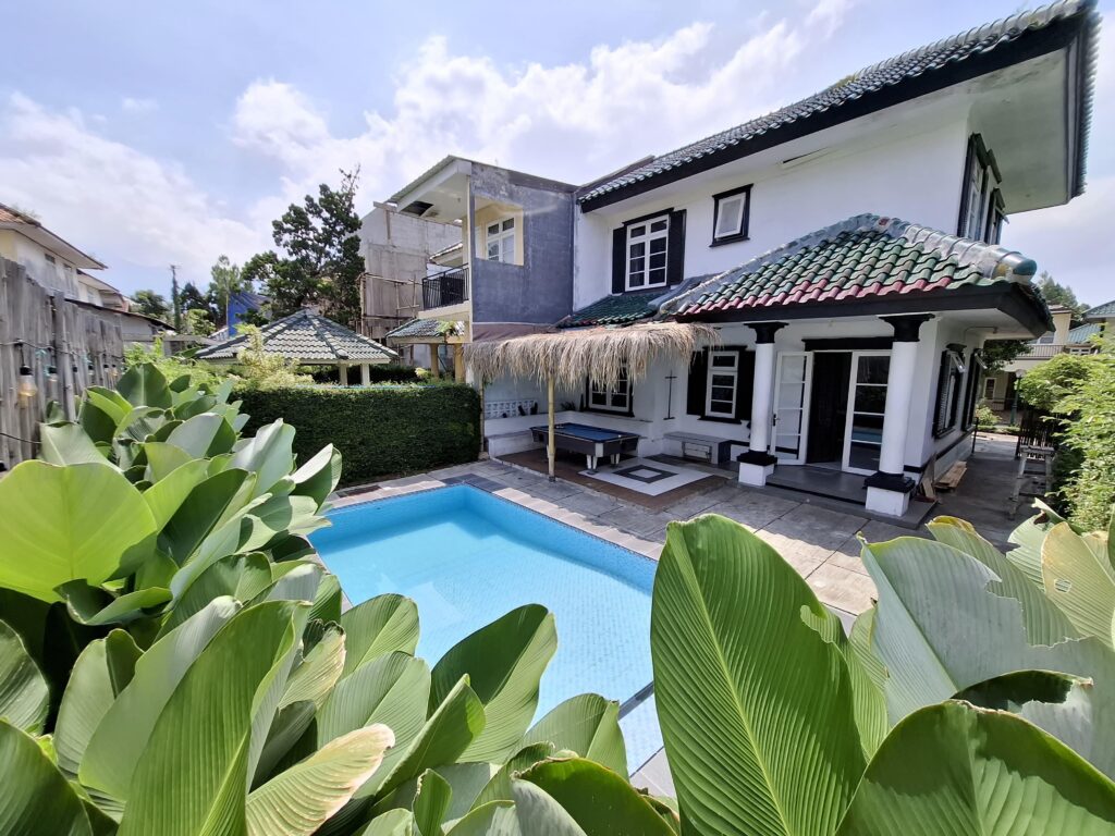 villa mewah di puncak