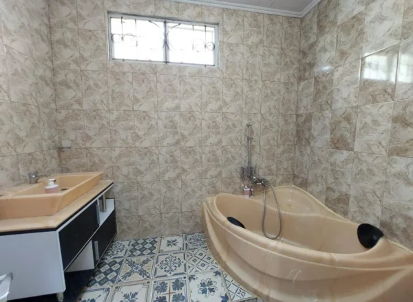 kamar mandi villa sasa puncak