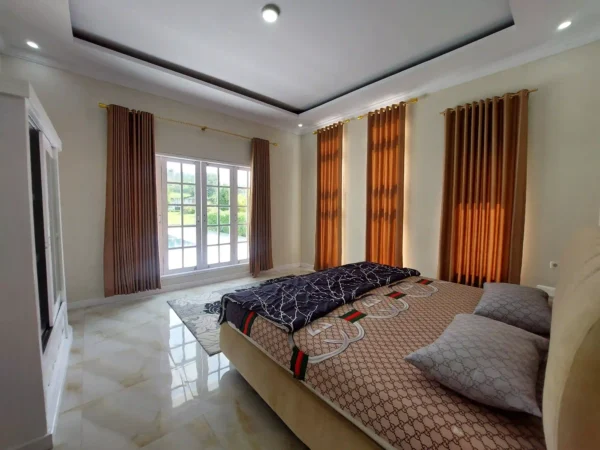 bedroom with king size bed villa coolibah 87
