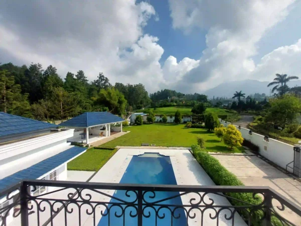 pemandangan dari balkon villa coolibah 87