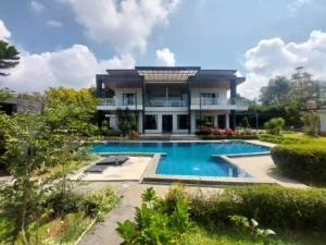 tampak depan villa eighty puncak