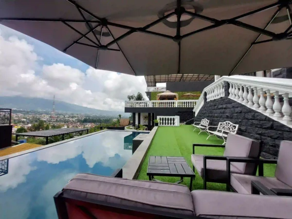 area kolam villa malini 12