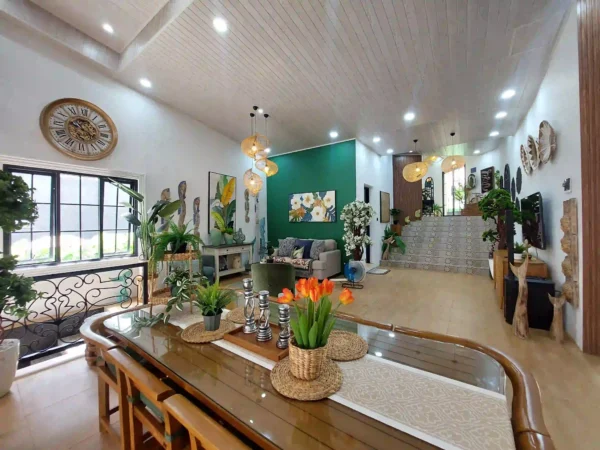 meja makan villa malini 12
