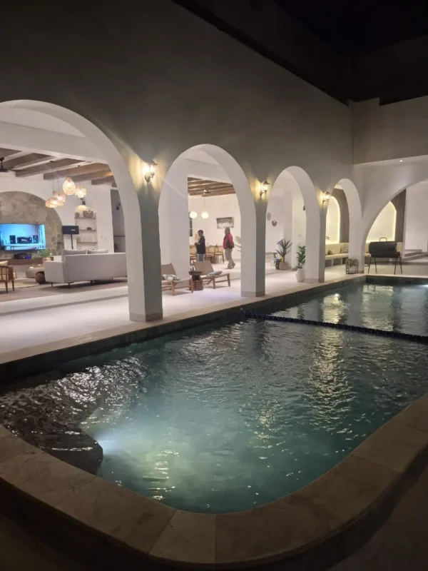 villa sellyna puncak kolam saat malam hari villa sellyna puncak