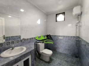 kamar mandi villa malini 5 puncak