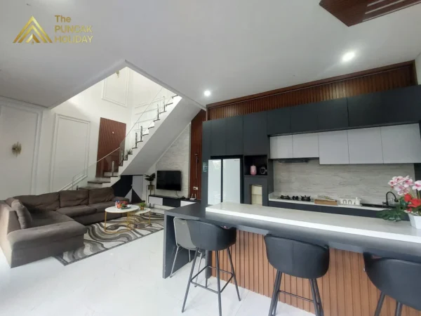 Villa Father Meja makan Villa Father Puncak