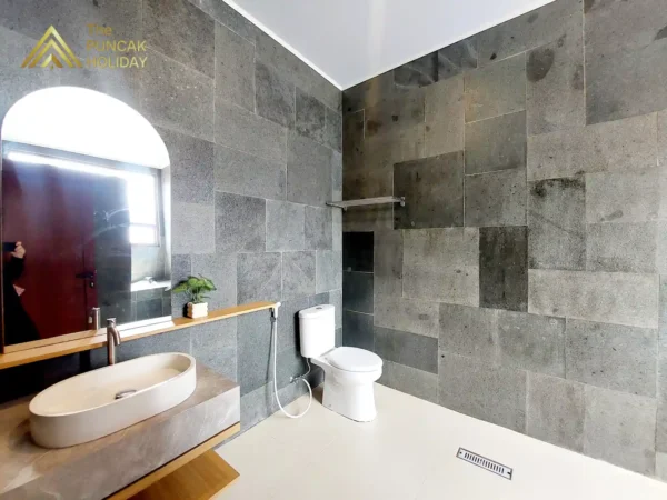 kamar mandi villa flower