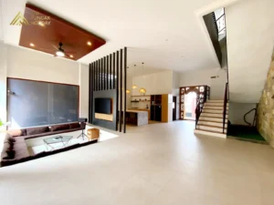 ruangan luas villa flower
