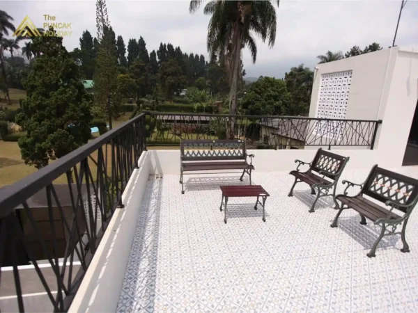 Villa Naura Puncak Balkon Villa Naura Puncak