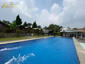 kolam Villa deras puncak