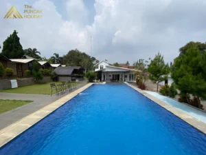 Kolam Renang Villa deras puncak