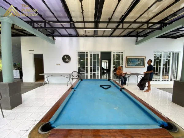 Villa Deras Puncak billiard Villa deras puncak