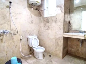 kamar mandi Villa 13 Bukit Danau