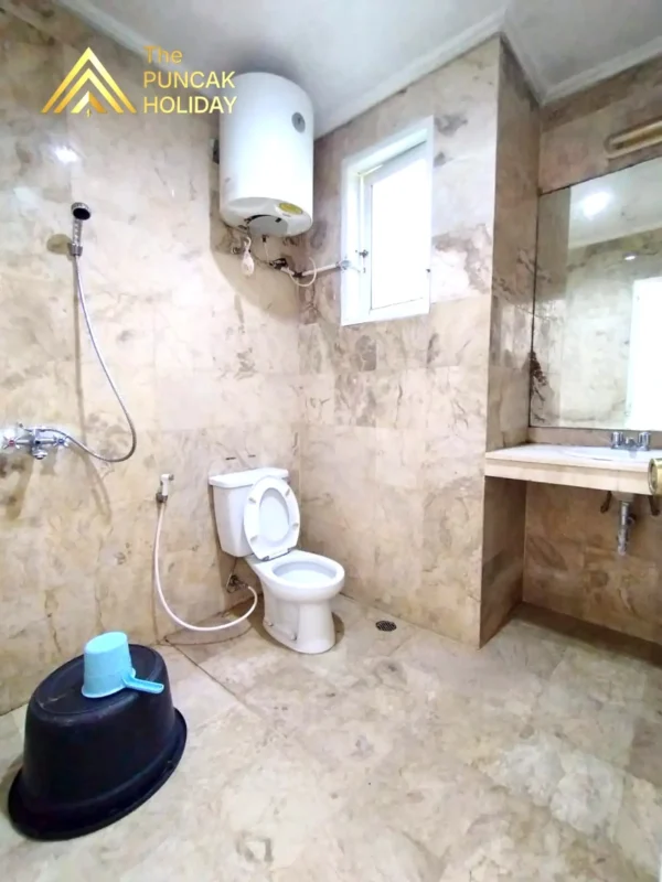 kamar mandi Villa 13 Bukit Danau