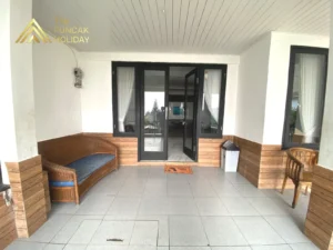 teras depan villa dara