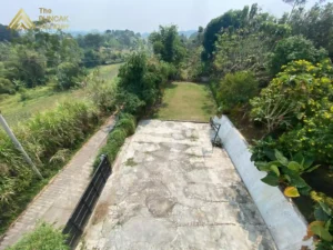 area bermain dan lapangan villa darin