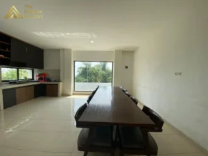 meja makan villa darin