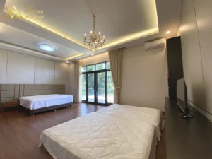 kamar utama villa jenifer