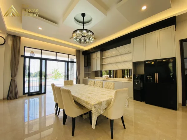 villa jenifer meja makan angel jauh