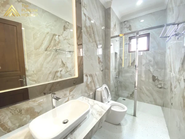 Villa Ratu kamar mandi ke dua villa ratu