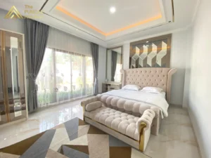 kamar utama villa ratu