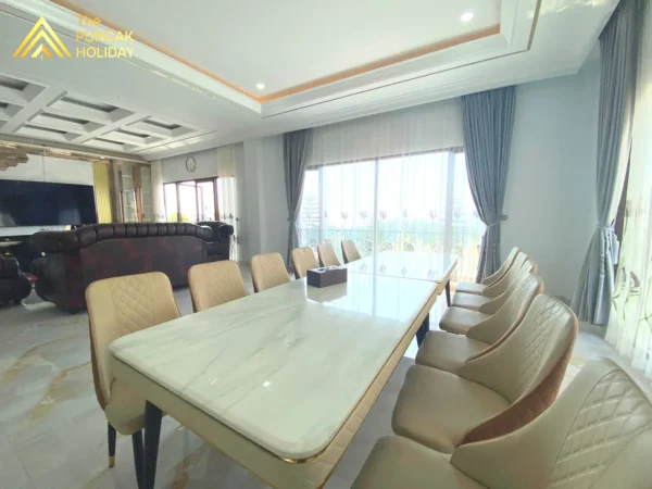 Villa Ratu meja makan villa ratu