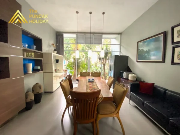 Villa Waterboom puncak meja makan villa waterboom puncak