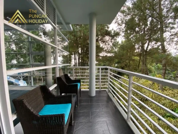Villa Waterboom puncak balkon