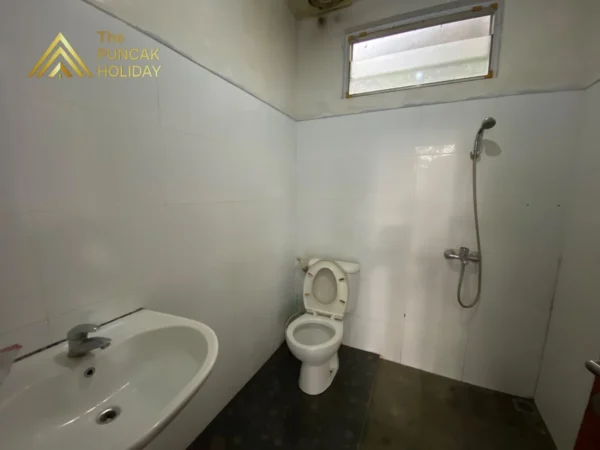 Villa Waterboom puncak kamar mandi